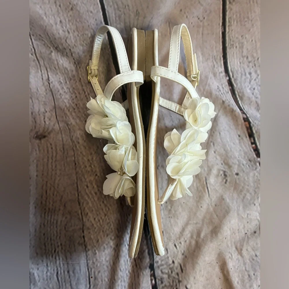 5/$20 Atmosphere Womens White Floral Bridal Beach Wedding T-Strap Sandal Sz9 GUC